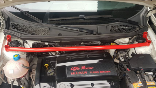 [Obr.: 11/76/11/2-front-upper-strut-bar-alfa-romeo-giulietta-white-1761313051.jpg]